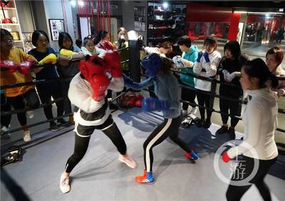 重庆首支民间女子拳击队 百名女拳手的勇气擂台